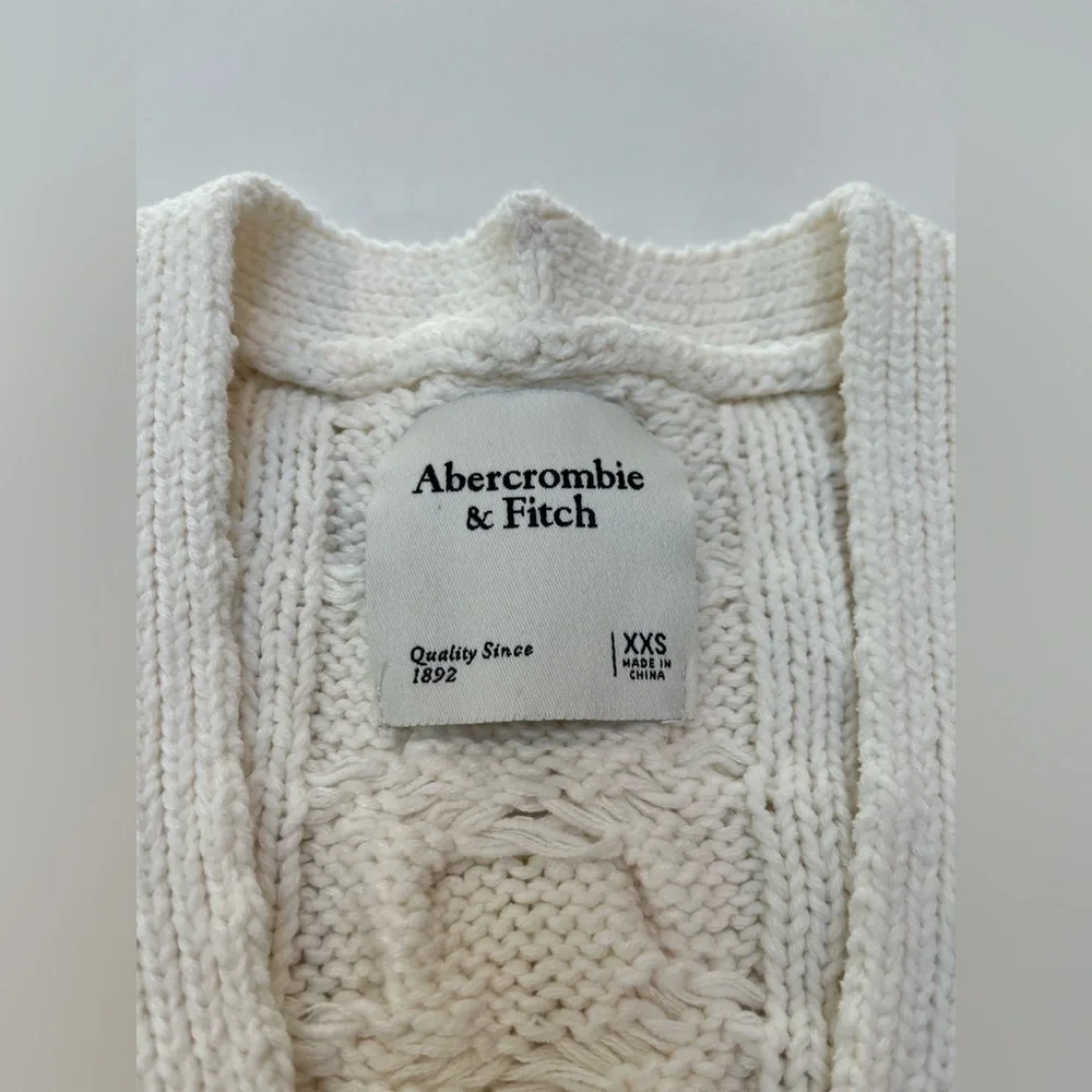 NWOT never worn abercrombie cropped cardigan sweater beige w pearl buttons XXS - Picture 6 of 9